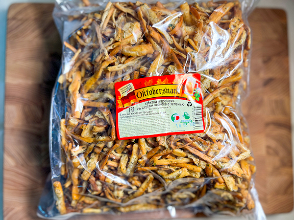 Нитка ЖАРЕНАЯ "Чеснок с зеленью" Oktobersnack 1 кг (сырный продукт) в Ярославле