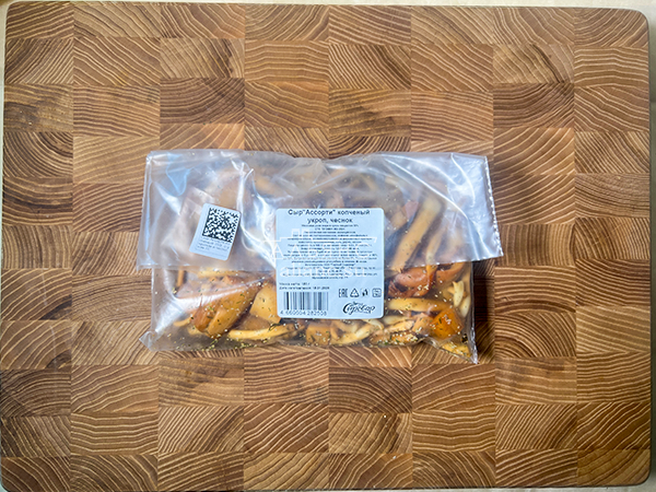 Сыр 150 гр ГОРНЫЙ СЫРОВАР (Ассорти копчёный с укропом и чесноком) в Ярославле